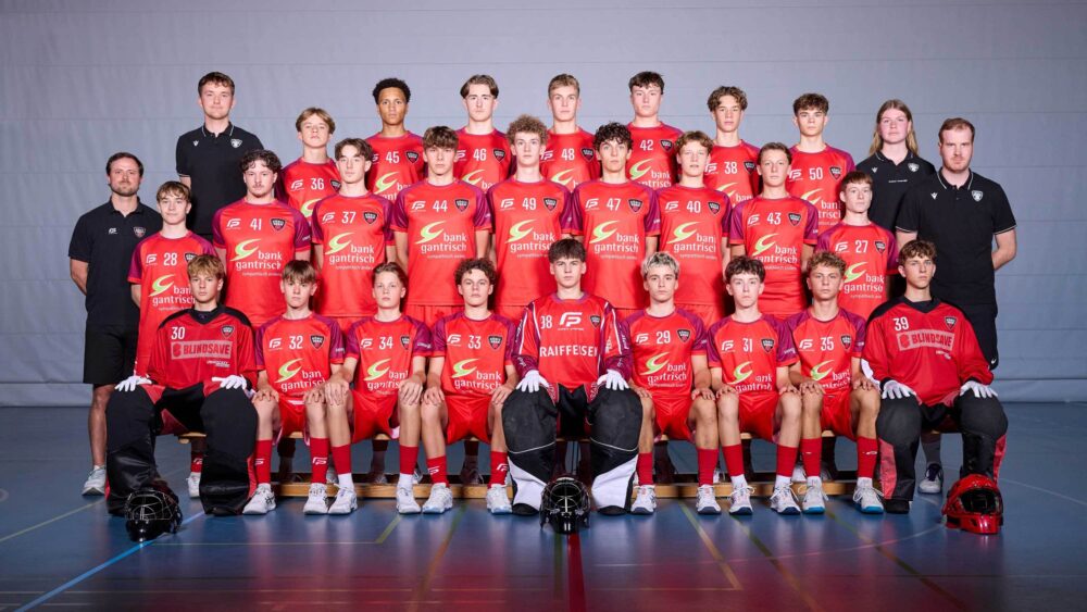 Teamfoto 26 27 full U18 red